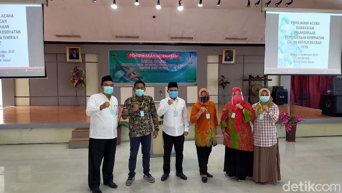 Tiga pasangan calon bupati dan wakil bupati saat akan tes kesehatan