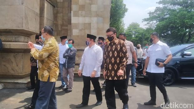 Tjahjo Kumolo hadiri pemakaman Abdul Malik Fadjar
