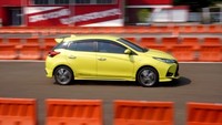 Sementara dari balik jantung pacunya, New Toyota Yaris masih mempertahankan mesin 2NR-FE In-line 4 Cyl dengan 16 Valve DOHC berteknologi Dual VVT-i berkapasitas 1.496cc dengan power maksimum 107 ps di 6.000 rpm dan torsi maksimum 14,3 kgm di 4.200 rpm. Mesin ini dikombinasikan dengan pilihan transmisi manual 5-percepatan dan CVT 7-percepatan. Foto: Toyota Astra Motor