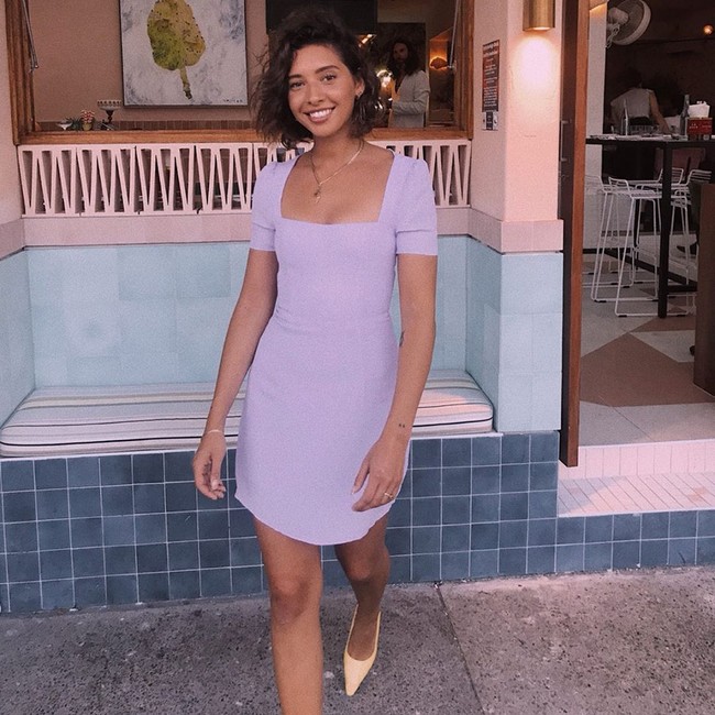 Dilihat dari akun Instagram-nya, wanita 25 tahun itu belakangan tengah membangun karier di bidang modeling. Ia pun pernah didaulat brand-brand kenamaan, seperti Love St, Of The Sun, dan RVCA.Foto: Instagram @_is_ness