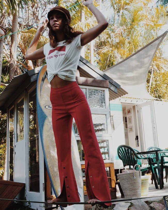 Sebagaimana banyak model, akun Instagram Vanessa terlihat estetik dengan wajahnya yang cantik dan gaya busana stylish. Apalagi Vanessa juga sering mengunggah foto dengan tulisan bernada spiritual yang membuat kontennya semakin menarik. Foto: Instagram @_is_ness