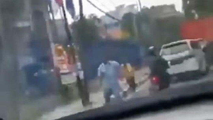Viral  Viral Mobil Diserang di Jalan Proklamasi Jakpus, Polisi Kejar Pelaku