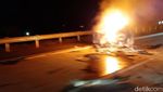 Penampakan Mobil yang Terbakar Akibat Kecelakaan di Tol Boyolali