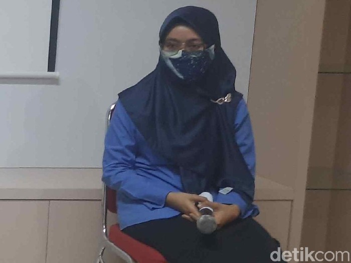 Guru SDN Tembok Dukuh IV, Afita Nurul Aini angkat bicara. Ia merupakan guru dalam video viral logo PDIP di gambar sila keempat Pancasila.