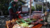 Sebanyak 29.863 spesimen Corona juga diperiksa pada hari ini. Sementara itu, 92.330 suspek Corona juga dipantau oleh pemerintah.