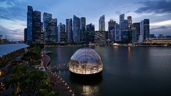 Semoga pandemi segera berlalu dan kamu dapat mengunjungi Apple Marina Bay Sands. Foto: Apple