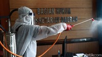 Oded menambahkan, tujuan penyemprotan dinsinfektan itu karena angka reproduksi COVID-19 meningkat.