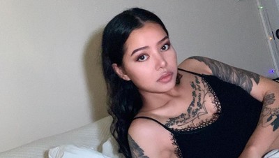 Potret Selebgram Cantik yang Tatonya Picu Perdebatan Netizen Filipina & Korea