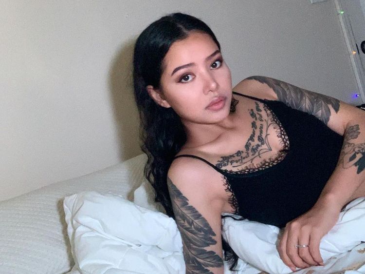 Potret Selebgram Cantik yang Tatonya Picu Perdebatan Netizen Filipina & Korea