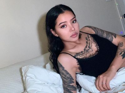 Potret Selebgram Cantik yang Tatonya Picu Perdebatan Netizen Filipina & Korea