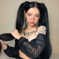 Bella Poarch adalah selebgram Filipina yang mendapat atensi dari netizen Korea karena tato di lengannya. Tak disangka, tato yang muncul di video TikTok Bella itu memicu perdebatan karena dianggap mendukung imperialisme Jepang. Foto: Instagram @bella.poarch