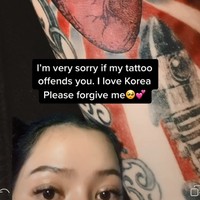 Bendera matahari terbit memang cukup sensitif bagi sebagian orang karena dikaitkan dengan imperialisme Jepang dan apa yang dilakukan Negeri Sakura dalam Perang Dunia II. Hal ini pun menyulut kemarahan netizen Korea karena sejarah kedua negara itu di masa lalu. Dikatakan jika penggantian bendera tersebut adalah usaha Jepang untuk menghapus perlakuan kejam Jepang kepada negara-negara yang dijajahnya di masa kolonial, termasuk Korea. Foto: TikTok Bella Poarch