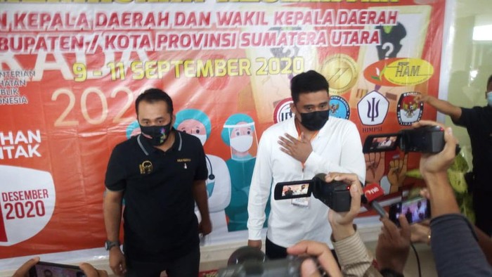 Bobby Nasution usai menjalani tes kesehatan (Datuk Haris-detikcom)