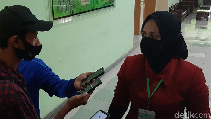 Bupati Jember Faida tes swab di RSSA malang