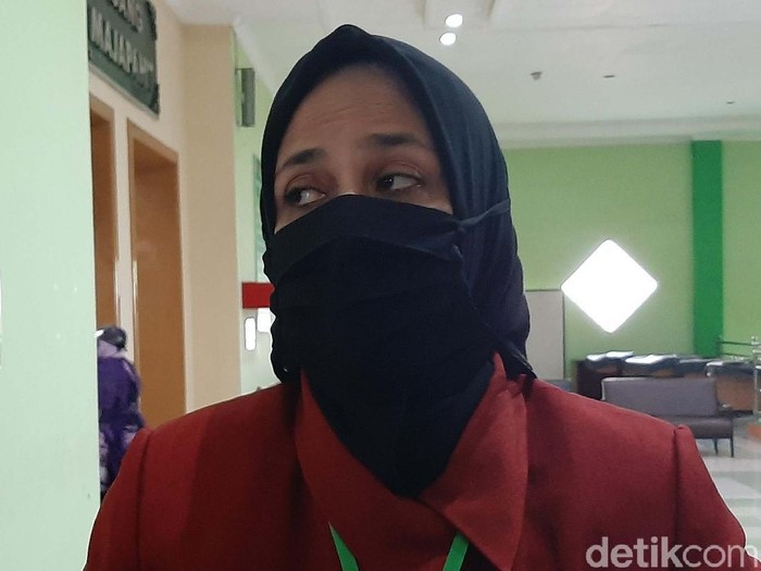 Bupati Jember Faida tes swab di RSSA malang