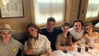 Pasangan David Beckham dan Victoria Beckham banyak membuat iri orang-orang karena hubungan romantisnya. Banyak momen yang memperlihatkan keromantisan mereka. Foto: Instagram
