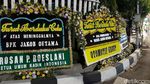 Deretan Karangan Bunga untuk Jakob Oetama