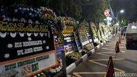 Setelah dibawa ke kediamannya di Jalan Sriwijaya, jenazah pendiri Surat Kabar Kompas itu akan dibawa ke tempat persemayaman terakhir di Gedung Kompas Gramedia dan akan dimakamkan di Taman Makam Pahlawan Kalibata, Jakarta Selatan.