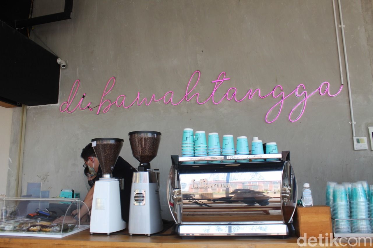 DiBawahTangga, kedai kopi milik Nino Fernandez