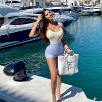 Inilah penampilan baru model Playboy Dora Rodriguez. Kini ia memiliki pinggang lebih kecil dibanding sebelumnya. Bukan karena diet ketat atau olahraga ekstrem.  Foto: dok. Instagram