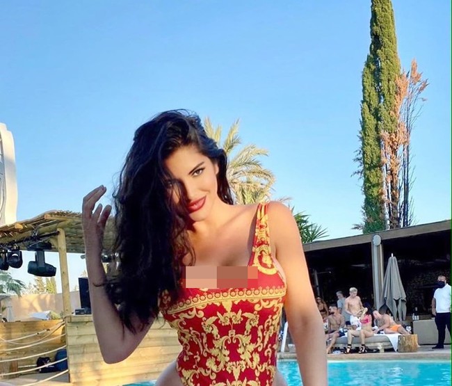 Dora Rodriguez pernah mengikuti kompetisi kontes kecantikan Miss Universe Canada di 2011. Dora pun baru-baru ini tampil menjadi model di sampul majalah Harpers Bazaar Vietnam.  Foto: Instagram