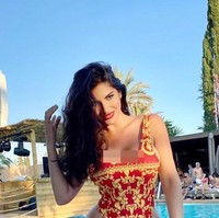 Dora Rodriguez pernah mengikuti kompetisi kontes kecantikan Miss Universe Canada di 2011. Dora pun baru-baru ini tampil menjadi model di sampul majalah Harpers Bazaar Vietnam.  Foto: Instagram