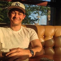 Seperti diberitakan TMZ, Katie Holmes dan Emilio tertangkap kamer makan malam bersama di kawasan Soho, New York, belum lama ini. Keduanya terlihat tertawa santai dan mengobrol. Foto: Instagram/@emiliovitolo