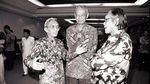 Jakob Oetama dalam Bingkai Foto Bersama Tokoh-Pendiri Bangsa