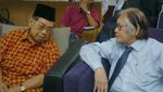 Jakob Oetama dalam Bingkai Foto Bersama Tokoh-Pendiri Bangsa