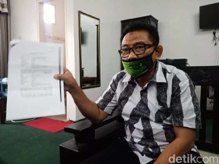 Dinkes Jatim menemukan unsur kelalaian dalam kasus ibu melahirkan sendiri hingga bayinya meninggal, di Rumah Sakit Pelengkap Medical Center (RS PMC) Jombang. Oleh sebab itu, DPRD Jombang meminta polisi mengusut tuntas kasus tersebut.