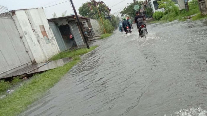 Jalan Ampera Medan Tembung banjir (Ahmad Arfah-detikcom)