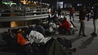 Lesbos adalah titik penyeberangan tersibuk di Eropa pada 2015-16 untuk migrasi ilegal selama perpindahan besar-besaran pengungsi ke barat. Banyak yang melarikan diri dari perang di Suriah dan Irak dan melakukan perjalanan melalui Turki.   