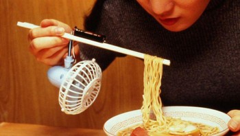 Tak perlu lagi tiup-tiup makanan yang panas. Foto: Brightside