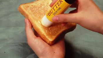 Stik mentega. Tak perlu lagi repot pakai pisau untuk olesi roti dengan mentega. Foto: Brightside
