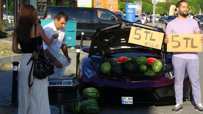Jual Semangka Pakai Lamborghini