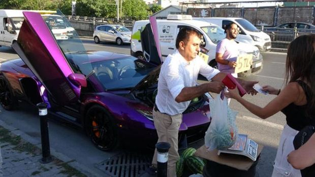 Jual Semangka Pakai Lamborghini