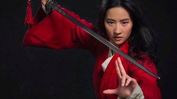 Aksi Liu Yifei sebagai Mulan yang diproduksi Disney. Liu lahir di Wuhan pada tahun 1987, akan tetapi sekarang ia adalah warga negara Amerika Serikat. Bersama orangtuanya, mereka imigrasi ke AS pada tahun 1997. Foto: Instagram