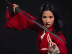 Pesona Si Cantik Pemeran Mulan yang Dikritik Netizen