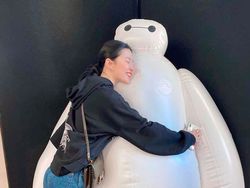 Pesona Si Cantik Pemeran Mulan yang Dikritik Netizen