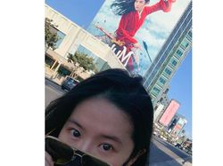 Pesona Si Cantik Pemeran Mulan yang Dikritik Netizen