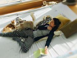 Pesona Si Cantik Pemeran Mulan yang Dikritik Netizen