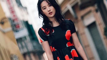 Saya senang dengan film Mulan dan juga keahlian Anda di situ, tulis seorang warganet yang memuji dia. Foto: Instagram