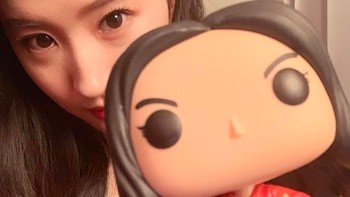 Namun ada juga yang membelanya bahwa memang tidak semua demonstran Hong Kong damai. “Dia mengutuk demonstran yang mengikat jurnalis serta menyiksanya selama berjam-jam,” sebut seorang warganet di Twitter. Foto: Instagram