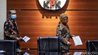 Menteri Ketenagakejaan (Menaker) Ida Fauziyah menyampaikan perkembangan program bantuan subsidi gaji ke KPK. Ia mengatakan penyaluran program subsidi gaji itu segera masuk tahap ketiga.