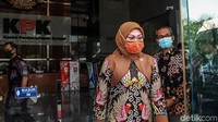 Sementara itu, Wakil Ketua KPK Alexander Marwata mengatakan dari data BPJS Ketenagakerjaan sebanyak 2.476.274 pegawai telah menerima bantuan pada tahap pertama, kemudian sebanyak 2.383.255 pegawai tahap kedua. Ia berharap Kemenaker terus melakukan perbaikan terkait validasi data penerima program bantuan subsidi gaji, agar program itu benar-benar tepat sasaran.
