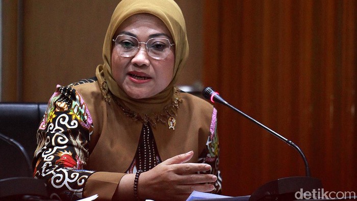 Menaker Sampaikan Perkembangan Program Subsidi Gaji ke KPK Menaker Ida Fauziyah menyambangi gedung KPK. Kedatangannya itu untuk menyampaikan perkembangan program bantuan subsidi gaji ke lembaga antirasuah tersebut.