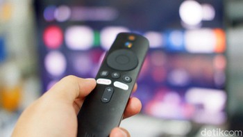 Pada remote tersebut diberikan tombol khusus untuk mengakses Netflix, Google Assistant dan Prime Vide Foto: Adi Fida Rahman/detikINET