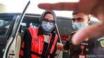 Penampakan Jaksa Pinangki Berkerudung Abu-abu