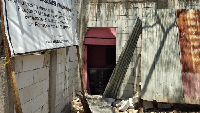 Penghalang Akses Rumah Lansia di Makassar Dibuka (Hermawan-detik)