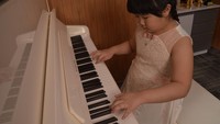 Gadis cilik penyuka jazz itu juga mendapatkan kesempatan untuk mewakili Indonesia dalam ajang Hongkong International Youth Performance Art Festival 2021 mendatang usai berhasil mengikuti lomba tersebut secara online dan mendapatkan Diamond Awards.
